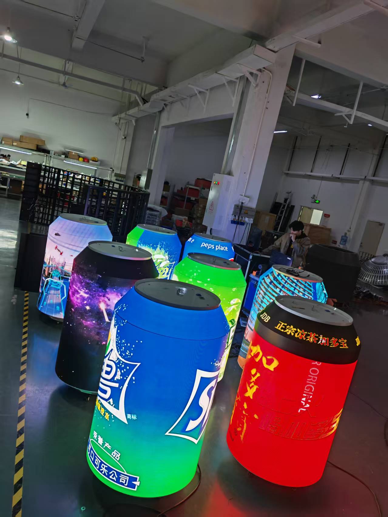 Pantalla LED en forma de lata