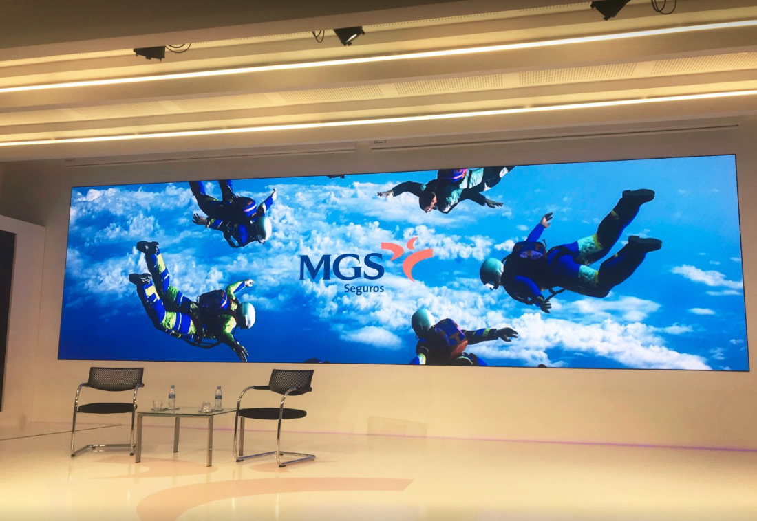 Pantalla LED fija para interiores